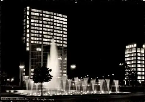 Ak Berlin Charlottenburg, Nachtaufnahme, Springbrunnen, Hochhäuser, Lichter, Stadtteil Ernst-R...