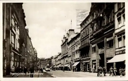 Ak Saarbrücken im Saarland, Bahnhofstraße, historische Architektur, Straßenansicht, Menschen, ...