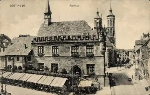 Ak Göttingen in Niedersachsen,  Rathaus, historisches Gebäude, Garten, Straßenansicht
