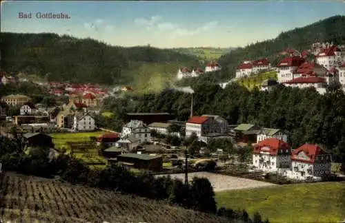 Ak Bad Gottleuba in Sachsen, Blick auf  hübsche Häuser, grüne Landschaft, bewaldete Hügel