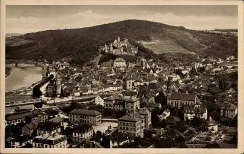 Ak Wertheim am Main, Luftaufnahme von Wertheim a. M., Wartberg im Hintergrund, Fluss sichtbar