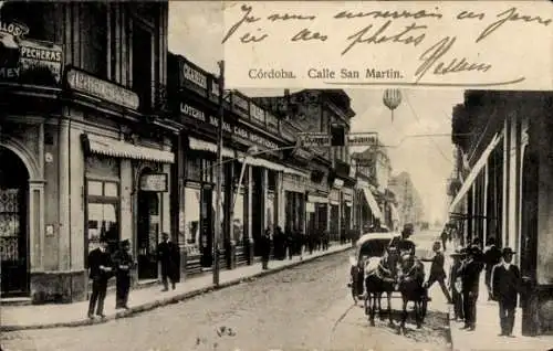 Ak Córdoba Argentinien, Schmale Straße, Ecke Calle San Martin, Pferdewagen, historische Archit...