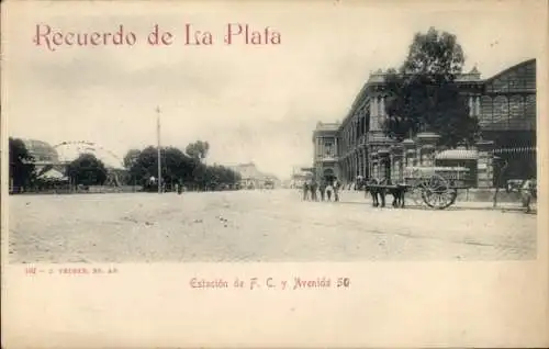 Ak La Plata Argentinien, Vorderansicht der Estación de F.C., Pferdefuhrwerke, Bäume, Architektur