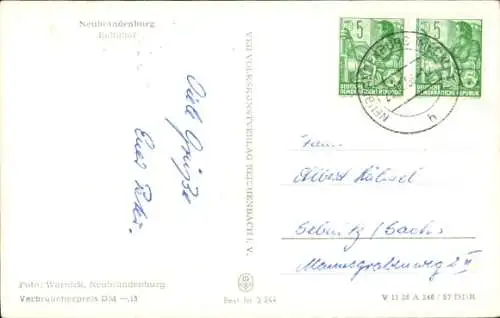 Ak Neubrandenburg in Mecklenburg Vorpommern, Bahnhof, Straßenseite