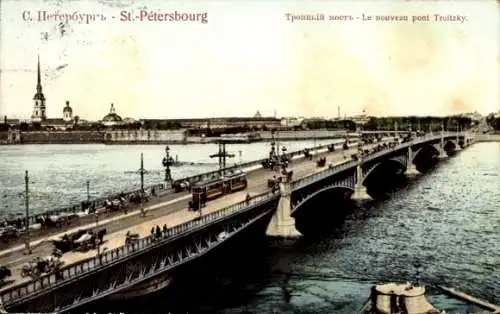 Ak Sankt Petersburg Russland, Blick auf die Brücke mit Straßenbahn
