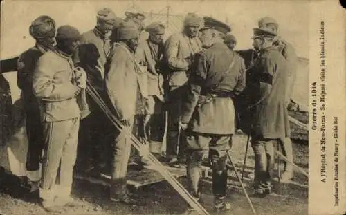 CPA La Guerre 1914, Hôpital de New-Forest, Sa Majesté visite les blessés Indiens