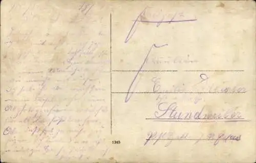 Foto Ak Frau, Portrait, Hauseingang