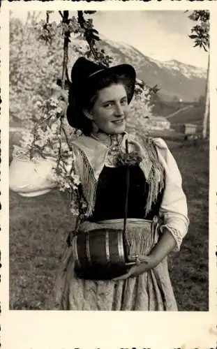 Ak Österreich, Frau in Tracht
