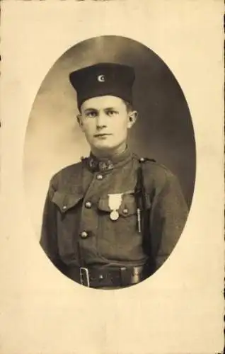 Foto Ak Junge in Uniform, Porträt