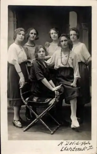 Ak Châtellerault Vienne, Frauen, Gruppenbild