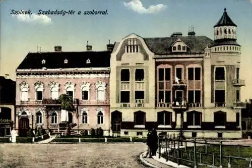 Ak Szolnok Sollnock Ungarn, Szabadsag ter a szoborral