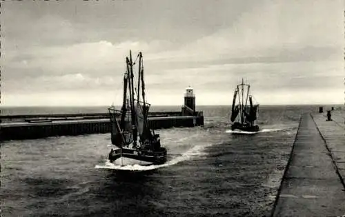 Ak Nordseebad Büsum, Zwei Fischerboote, Hafen, Wolken, Hafenmauer, Leuchtturm