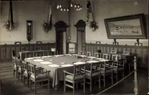 Foto Ak Locarno Kt. Tessin Schweiz, Salle de la Conference, Wanduhr