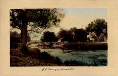 Ak Bad Kissingen Unterfranken Bayern, Farbige Landschaftsansicht, Fluss, Bäume, Gebäude, Postk...