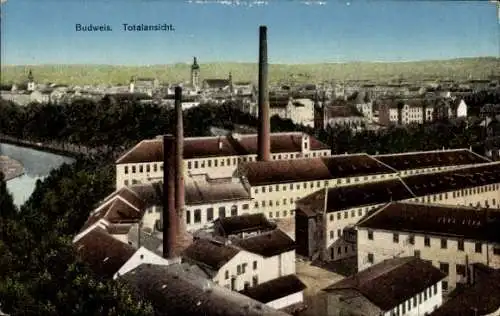 Ak České Budějovice Budweis Südböhmen, Totalansicht, Fabrikgebäude, hohe Schornsteine