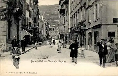Ak Neuchâtel Neuenburg Stadt, Straße Rue du Seyon, historische Gebäude, Werbung für Spichiger ...