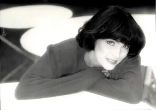 Ak Sängerin Mireille Mathieu, Portrait