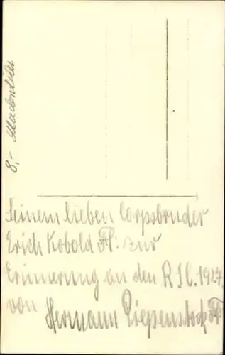 Studentika Foto Ak Studenten posieren vor einem Denkmal