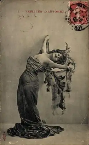 Ak Frau in schwarzem Kleid, Porträt, Schal, Pose