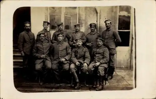 Foto Ak Deutsche Soldaten in Uniform, Gruppenbild