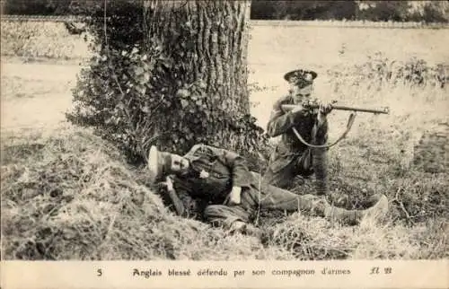 CPA Anglais blessé défendu par son compagnon d'armes, I WK