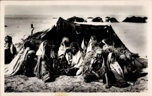 CPA Scènes et Types du Maroc, Campement de Nomades au Désert