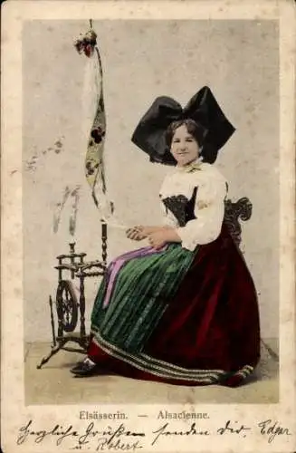Ak Alsacienne, Elsässerin in Volkstracht am Spinnrad