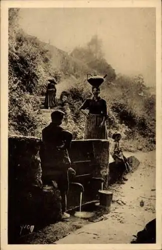 CPA Les Landes de Gascogne, Types de Landais à la fontaine