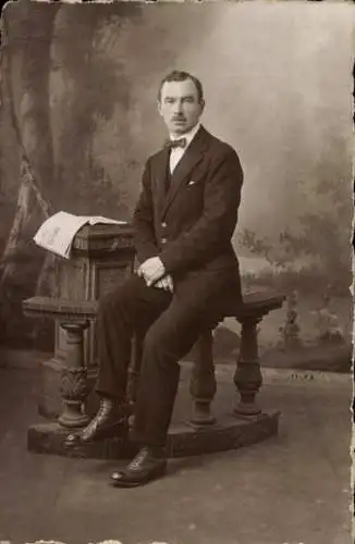 Foto Ak Mann im Anzug, Portrait