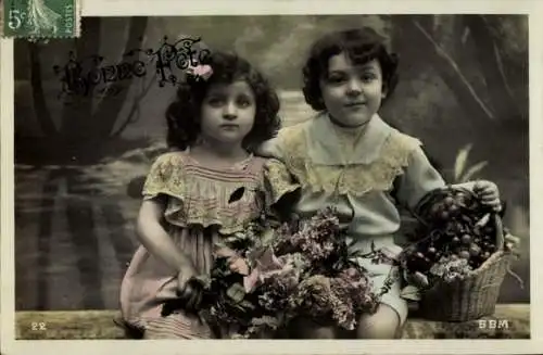 Ak Kinder mit Blumen, Portrait