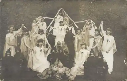 Foto Ak Gruppenfoto der Menschen in Kostümen, Märchen
