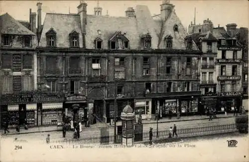 Ak Caen Calvados, La Bouise, ancien Hotel de Vaiois, Facade sur la Place