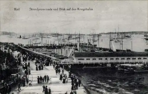 Ak Kiel,  Strandpromenade, Blick auf den Kriegshafen, viele Menschen, Schiffe