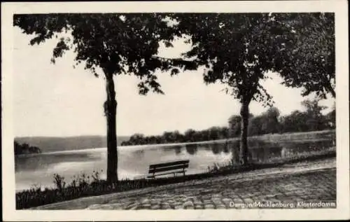 Ak Stubbendorf Dargun Mecklenburg, Ruhebank am Wasser, Bäume, ruhige Landschaft