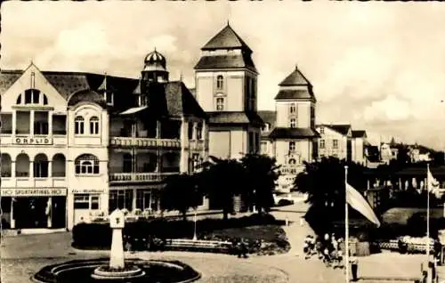 Ak Seebad Binz auf Rügen, Architektur, Gebäude, Grünflächen, Wolken, Postkarte