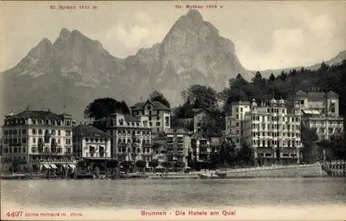 Ak Brunnen Kt Schwyz, Hotels am Quai, Kl. Mythen, Gr. Mythen, Berge im Hintergrund