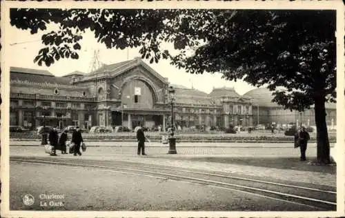Ak Charleroi Wallonien Hennegau, Bahnhof, historische Architektur, Menschen, Bäume, Straßenbah...