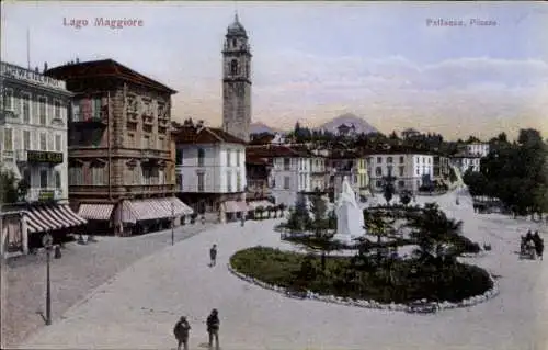 Ak Pallanza Lago Maggiore Piemonte, Lago Maggiore, Pallanza, Piazza, Stadtplatz mit Gebäuden u...