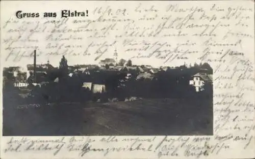 Foto Ak Elstra in der Oberlausitz Sachsen, Schwarz-Weiß-Foto von  Häuser, Kirche, Landschaft