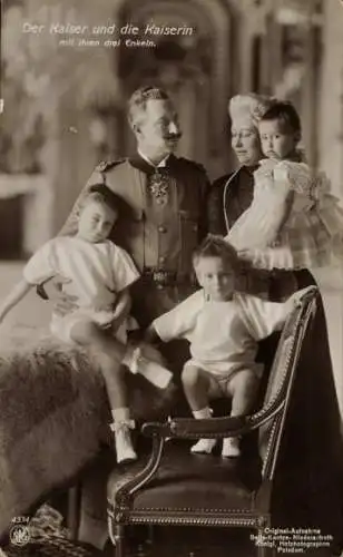 Ak Kaiser Wilhelm II., Kaiserin Auguste Viktoria, Enkel Prinz Wilhelm, Louis Ferdinand, Hubertus