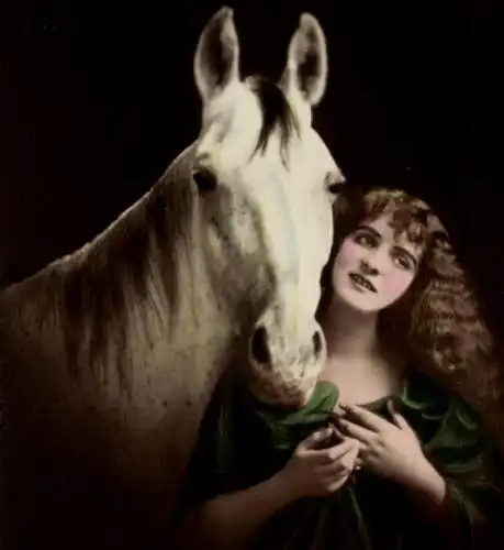 Ak Junge Frau mit Pferd, Portrait