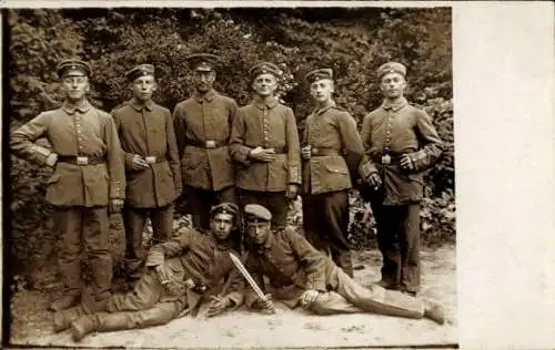 Foto Ak Deutsche Soldaten in Uniform, Gruppenbild