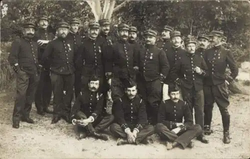 Foto Ak Französische Soldaten in Uniform, Gruppenbild