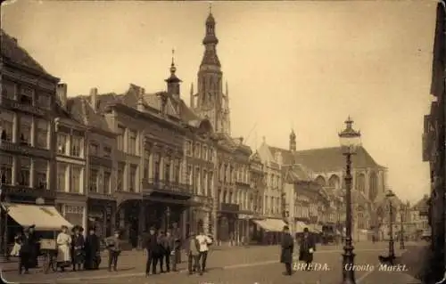 Ak Breda Nordbrabant Niederlande, Eine Straßenansicht vom Grote Markt in  Niederlande. Auf dem...