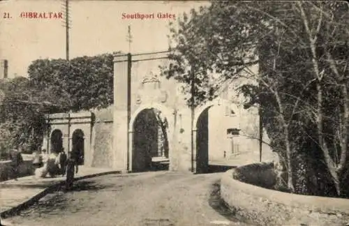 Ak Gibraltar, Eingangstor, Bäume, Straße, Schwarz-Weiß-Foto