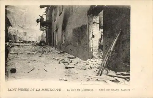 Ak Saint Pierre Martinique, SAINT-PIERRE DE LA MARTINIQUE, La Rue de l'Hôpital, Café du Grand ...