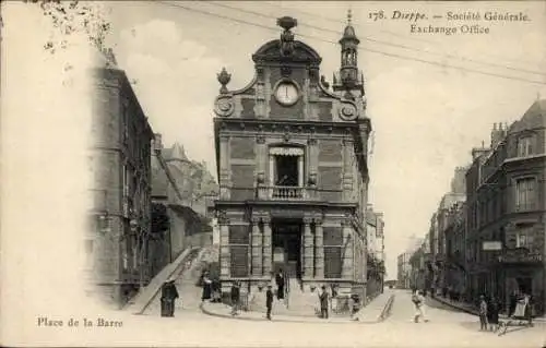 Ak Dieppe Seine Maritime, Historisches Gebäude, Uhren, Straße, Menschen, Société Générale, Exc...