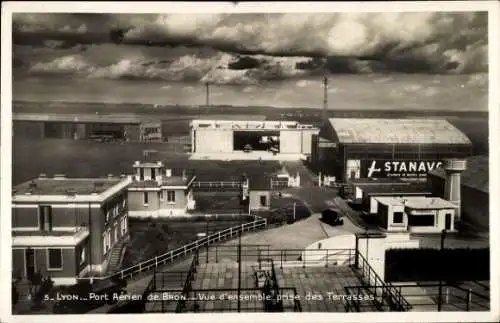 CPA Lyon, Port aerien de Bron, Vue densemble prise des Terrasses