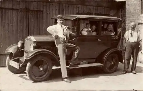 Foto Ak Oldtimer, Fahrgäste
