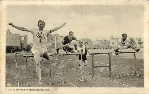 Ak Rau in einem 110 Meter-Hürdenlauf